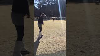 人気ゴルフ女子岩崎静羅さんのアプローチ練習10ヤード・筑波東急ゴルフクラブ2022年3月