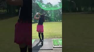 人気ゴルフ女子おちづさんのアイアン練習