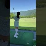 人気ゴルフ女子・岩崎静羅さんの30ヤードアプローチ練習・朝霧ジャンボリーゴルフクラブ2022年5月