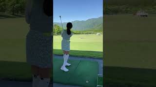 人気ゴルフ女子・岩崎静羅さんの30ヤードアプローチ練習・朝霧ジャンボリーゴルフクラブ2022年5月