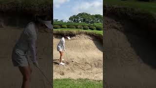人気ゴルフ女子岩崎静羅さんのバンカー練習・熊谷ゴルフクラブ2022年7月