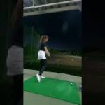 [ゴルフ女子]足の裏で踏ん張る！！5番ウッドスイング動画⛳️#ゴルフ女子 #ゴルフ #ゴルフスイング #golf #golfswing #shorts